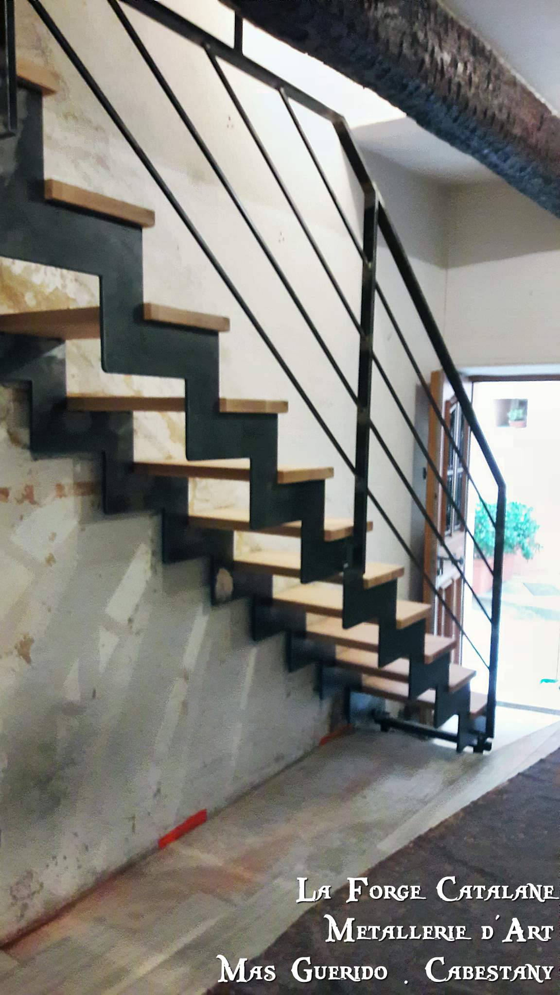 Escalier double limon cremaillere marches bois fer forge catalane (10).jpg